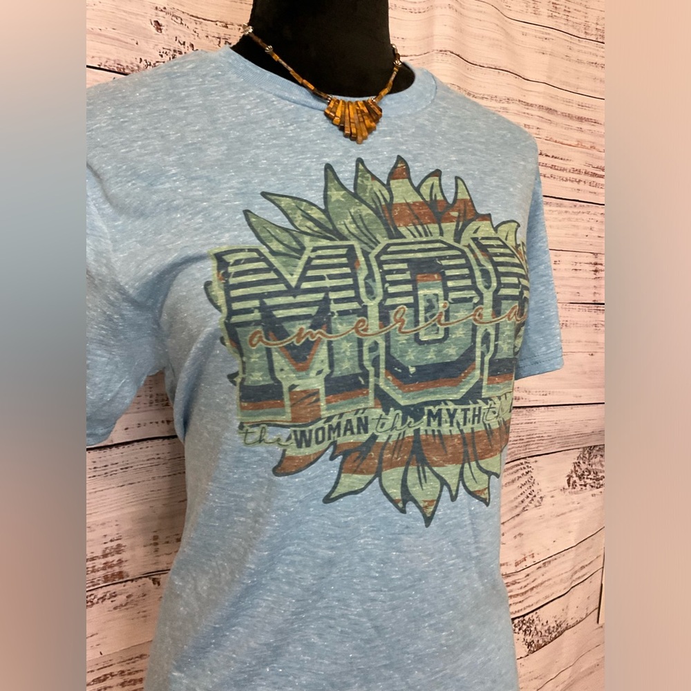 Mom tshirt medium